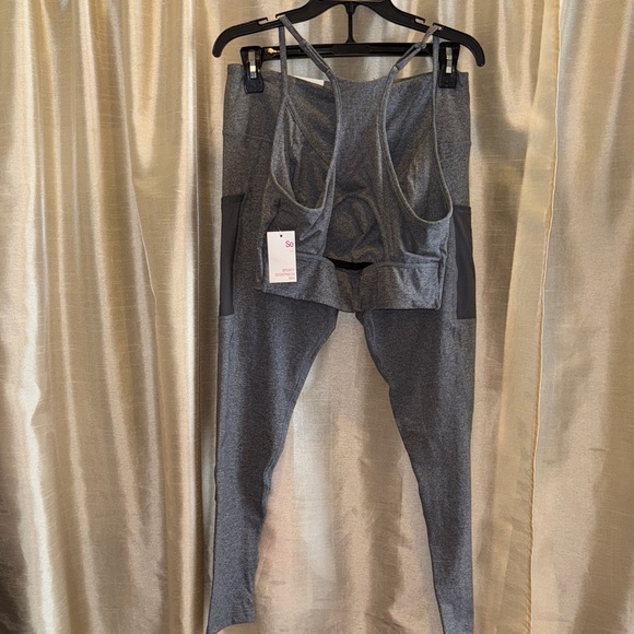 Sleek Gray Women's Leggings Set - Picture 2 of 6